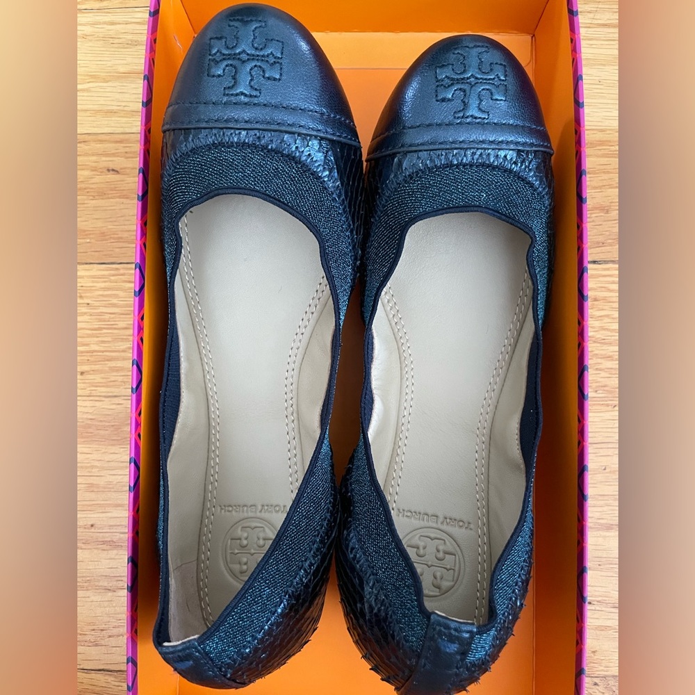 NWB Tory Burch Gabby Ballet-Washed Metallic Python Print; Color: Tory Navy: Sz:6